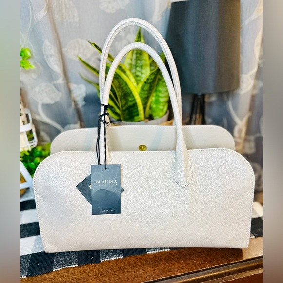 Claudia Firenze Pebbled Leather Tote | Made in Italy | Capsule Closet Must-Have - Picture 10 of 10